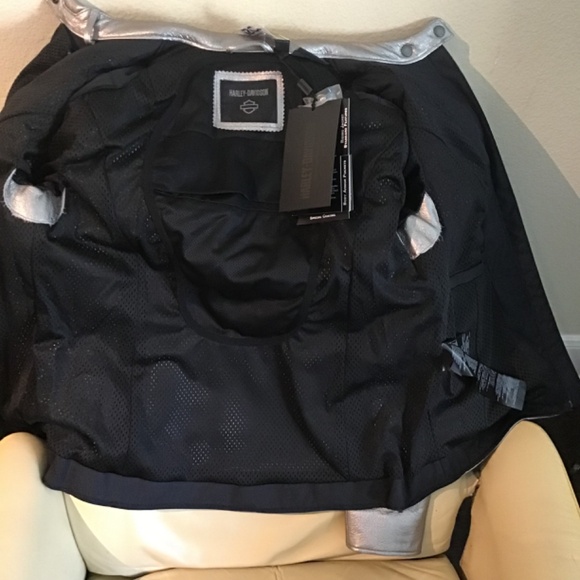 Harley Davidson Women’s Leather Jacket Sm & Med - Picture 3 of 5
